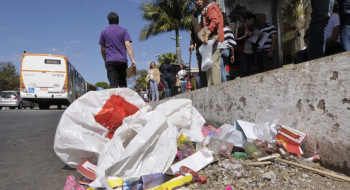 Câmara aprova multa para quem descartar lixo em vias públicas